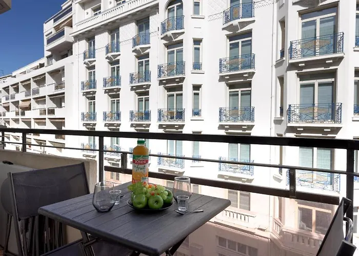 Lunique Maubourg - Next Hotel Martinez - Terrasse